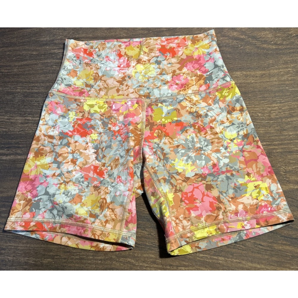Lululemon Size 4 Align High-Rise Short 6" Pink Floral